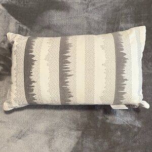 INK+IVY Chet Mid Century Modern Cotton Oblong Decorative Pillow gray and white